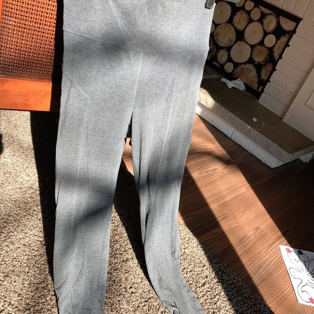 L Thyme grey leggings - soft and stretchy!